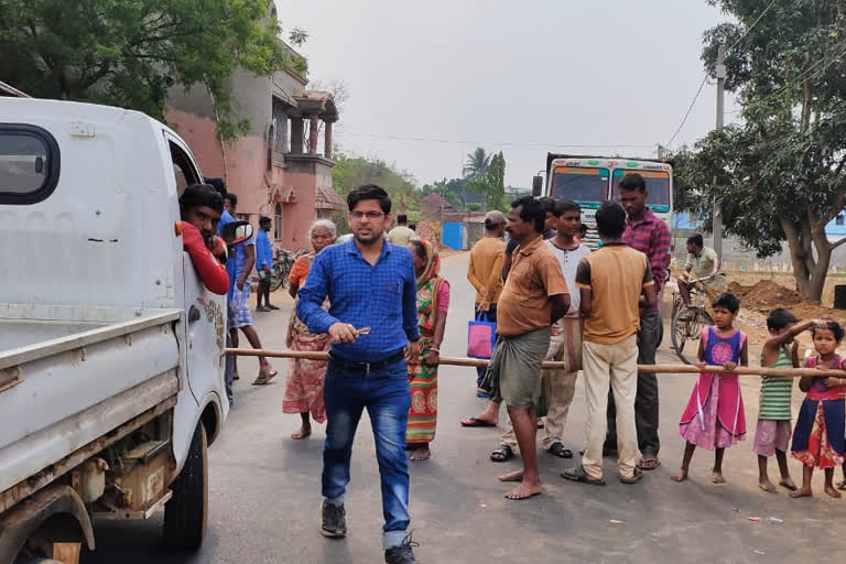 moupal residents' road block for water crisis