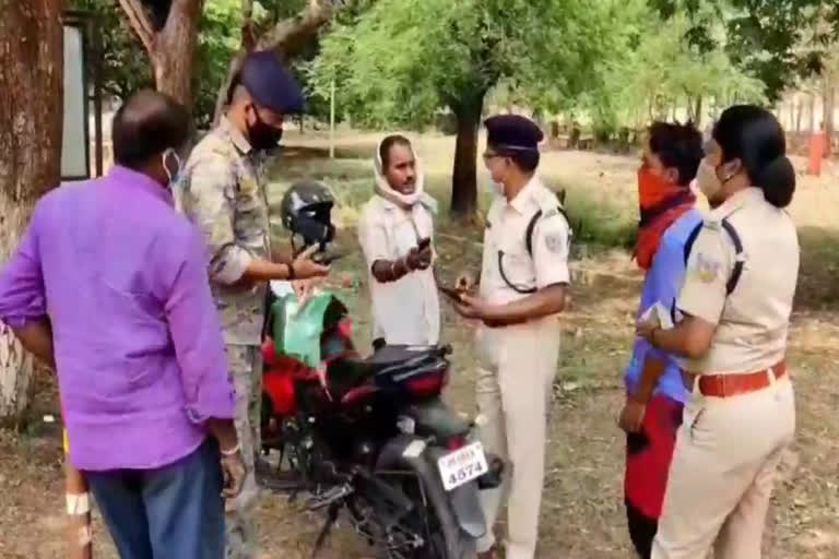 traffic-police-started-mask-checking-campaign-in-bokaro