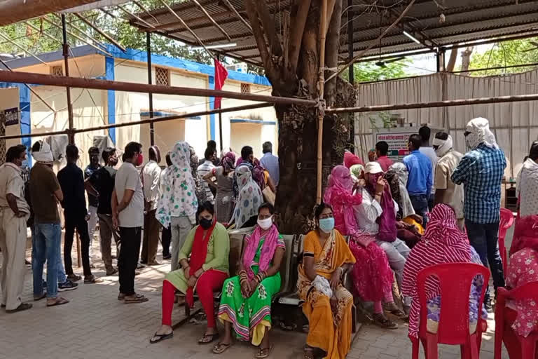 कोरोना जांच केंद्र में फैली अव्यवस्था, Disarray in Corona Testing Center