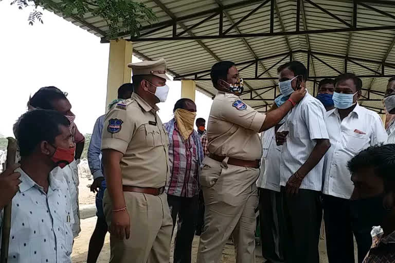 ACP Mahender distributed the masks