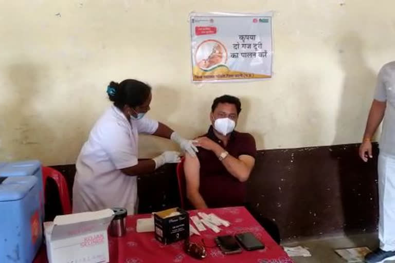 Sanjay Satyendra Pathak got Corona vaccine