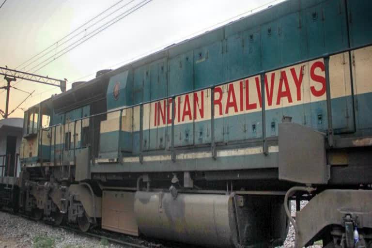 Will not reduce train services, people need not panic: Railways clarifies  indian railways  ഇന്ത്യൻ റെയിൽവേ  ട്രെയിൻ  റെയിൽവേ സ്റ്റേഷൻ  TRAIN