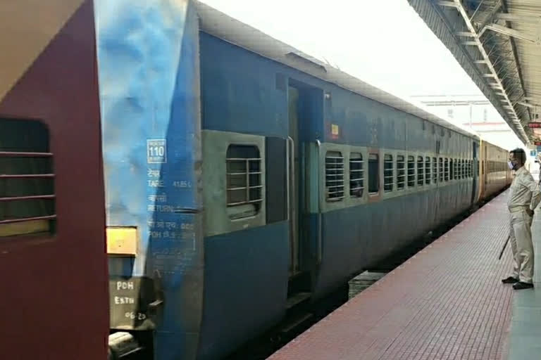 Lokmanya Tilak Superfast Special train starts in ranchi