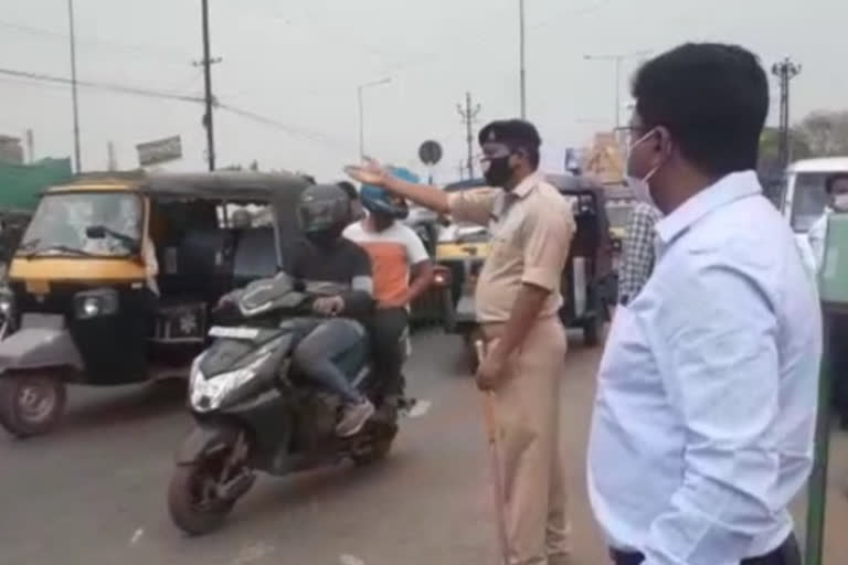 Police run mask checking campaign in Seraikela