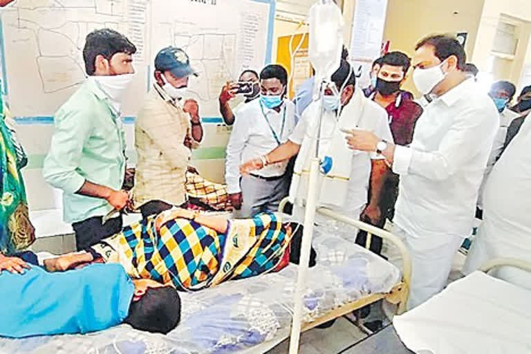 మాట్లాడుతున్న మంత్రి ఆళ్లనాని