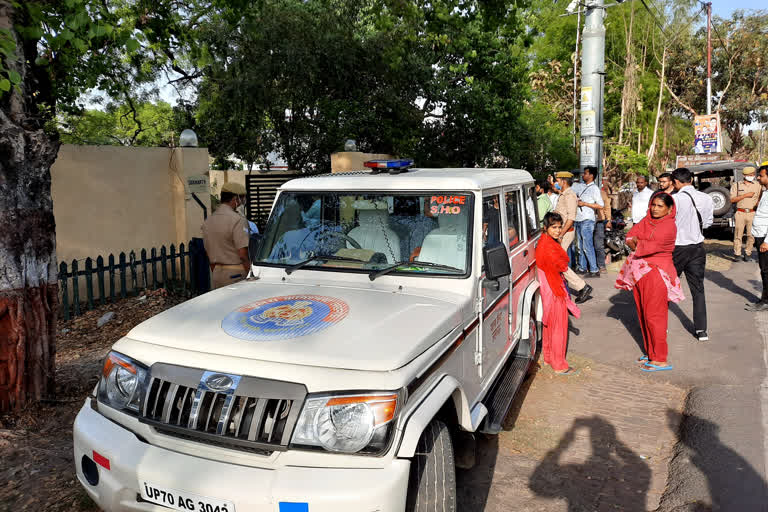 मौके पर पुलिस