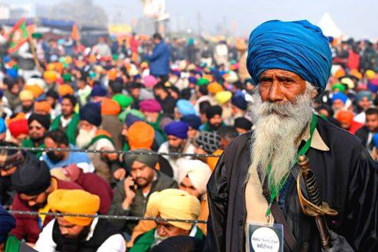 Protesting farmers block KMP expressway in Haryana  Protesting farmers  KMP expressway  Haryana  KMP expressway in Haryana  farmers  കര്‍ഷകരുടെ എക്സ്‌പ്രസ് വേ ഉപരോധം ആരംഭിച്ചു  കര്‍ഷകര്‍  എക്സ്‌പ്രസ് വേ  ഉപരോധം  കുണ്ട്‌ലി-മനേസർ-പൽവാൾ എക്സ്പ്രസ് വേ