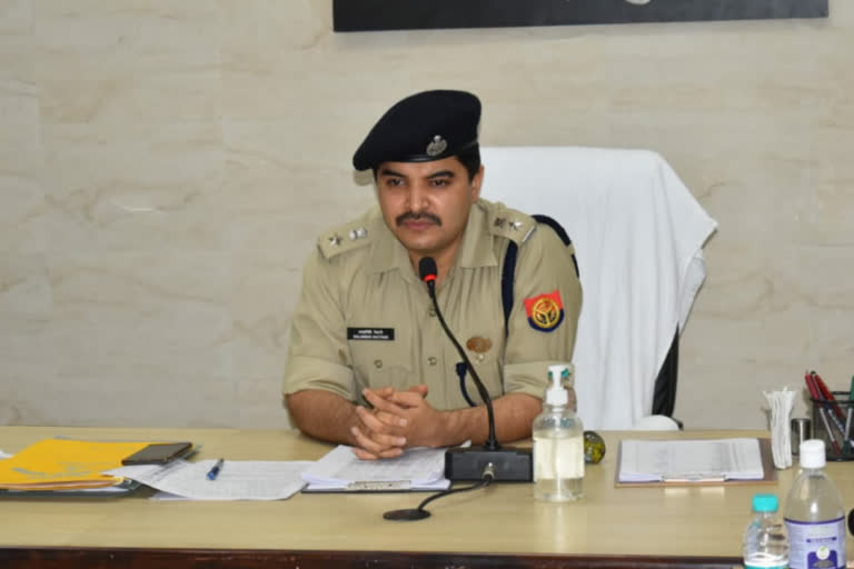 चेकिंग में छह पुलिसकर्मी मिले गायब