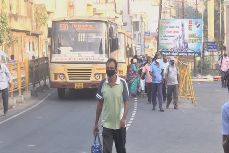 ஊரடங்கிற்கு பிறகு முகக்கவசம் அணிந்து செல்லும் பொதுமக்கள்!