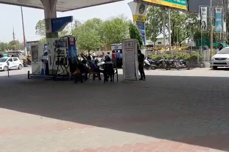 Petrol pumps of Chittorgarh remain closed