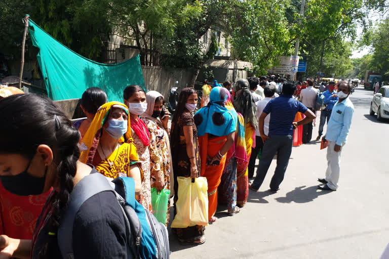 crowd at hari nagar labour commissioner office