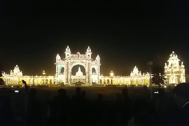 mysore-palace-sound-and-lighting-program-has-been-canceled-due-to-corona