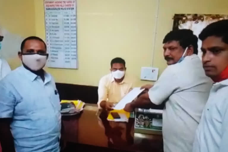 tdp-flagpole-destroyed-in-makavarapalem-in-vizag-district