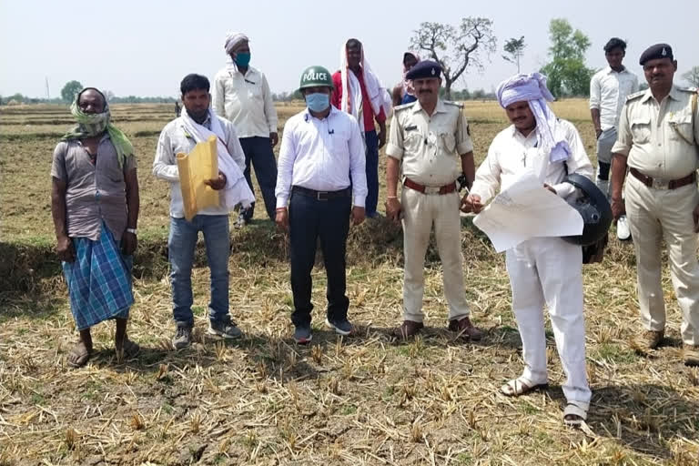 सीओ ने भू-हदबंदी से प्राप्त भूमी पर खेती करवाकर दिलाया कब्जा