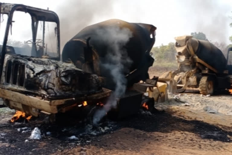 naxalites set fire five vehicles in bijapur