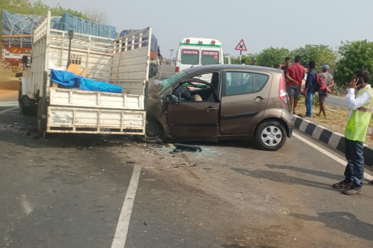 two killed in a accident in jogulamba gadwal district