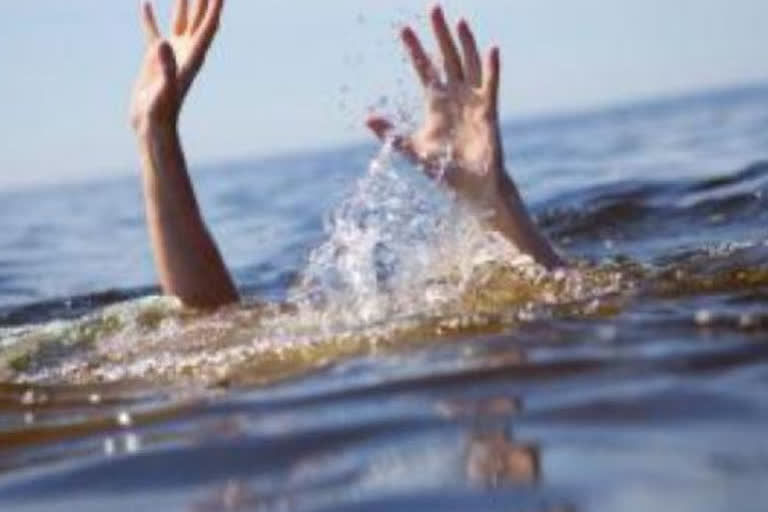 three people missing in godavari, one dead in godavari