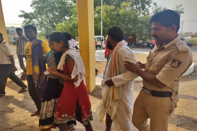 Lorry torn over those standing in front of the bus stop in Yadagiri