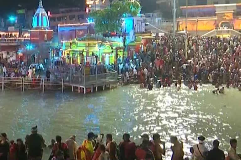 Thousands of people, Many Maskless, Gather For Kumbh mela As India Battles Covid 19 Surge