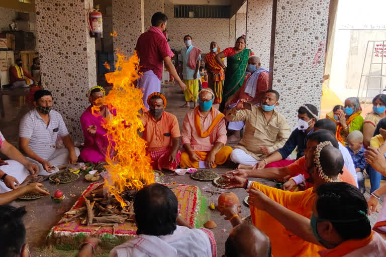 basukinath temple priests hawan to get rid of corona epidemic in dumka