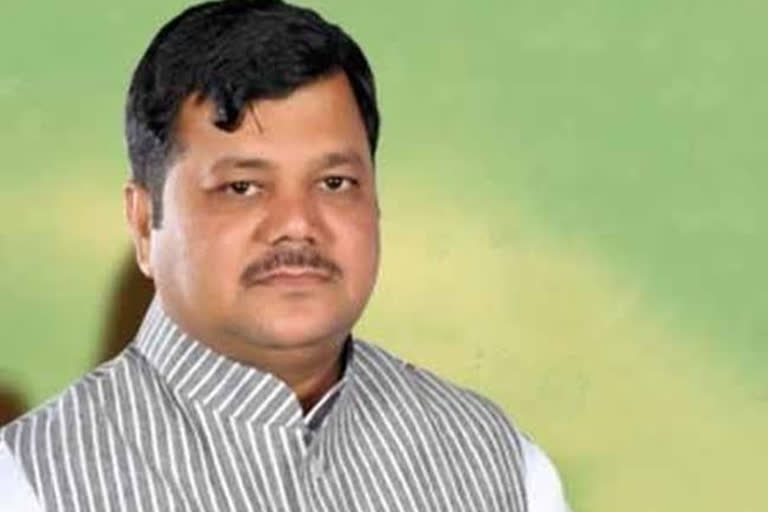 MLA Pravin Darekar criticism on Nawab Malik for Remdesivir injection