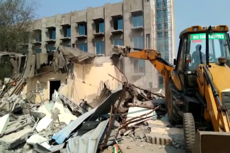 Demolition of Vadera community building