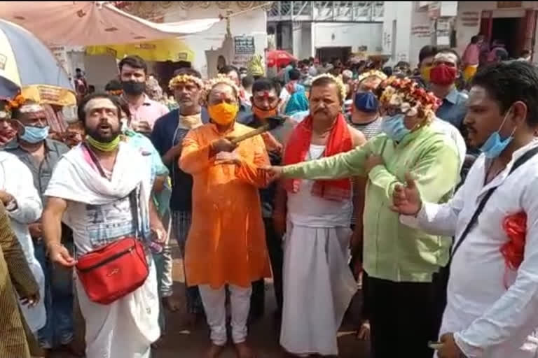 Raghuvar Das reached Baba temple  in devoghar