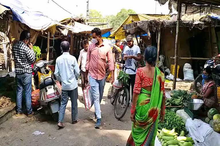 huge crowd in Markets before lockdown in Bilaspur