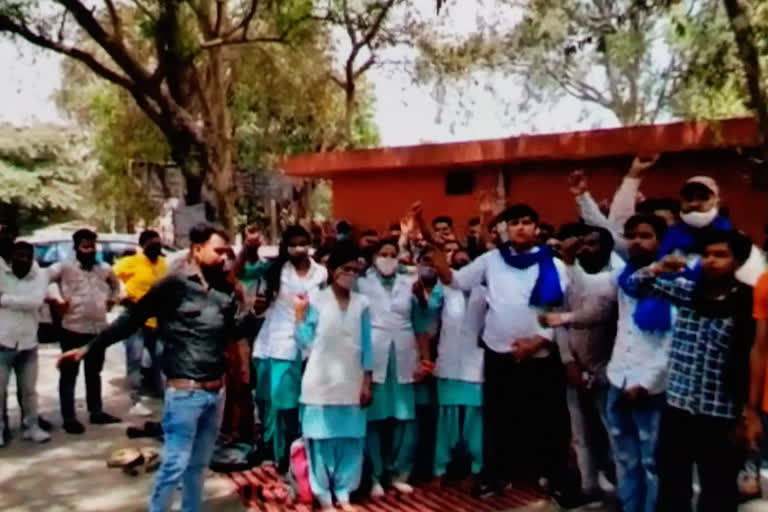 yamunanagar Nursing girl students protest