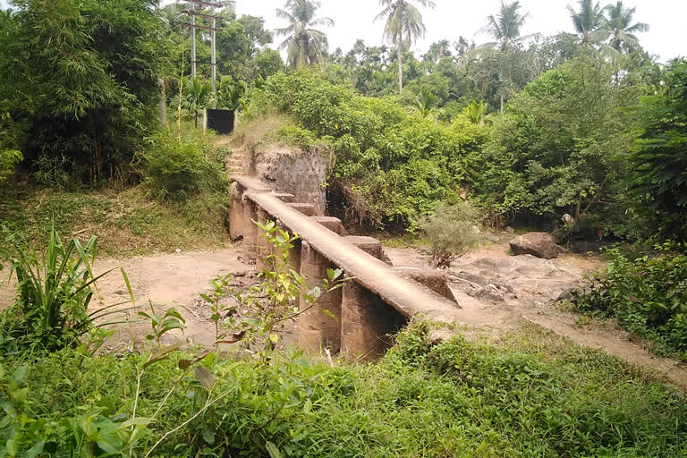 people urge to build new bridge for kindi check dam