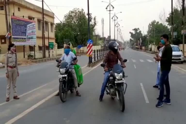 checking-of-helmets-and-number-plates-along-with-mask-checking-in-surajpur