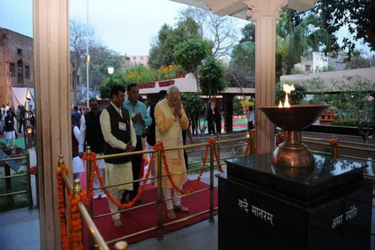 PM Modi pays tributes to Jallianwala Bagh massacre victims