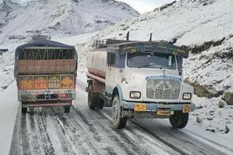 Icy winds stopped manali leh road restoration work