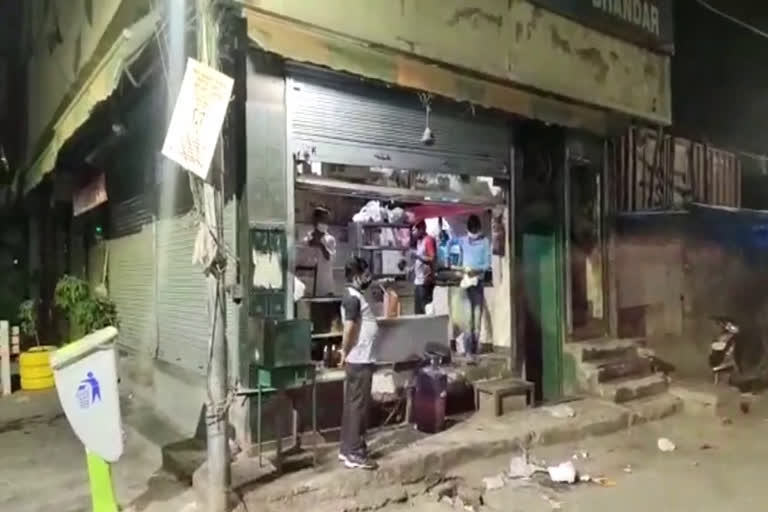 no-effect-of-night-curfew-in-gurugram-on-first-day-most-shops-open-after-9-pm