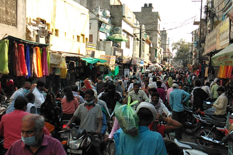 Crowds in the market