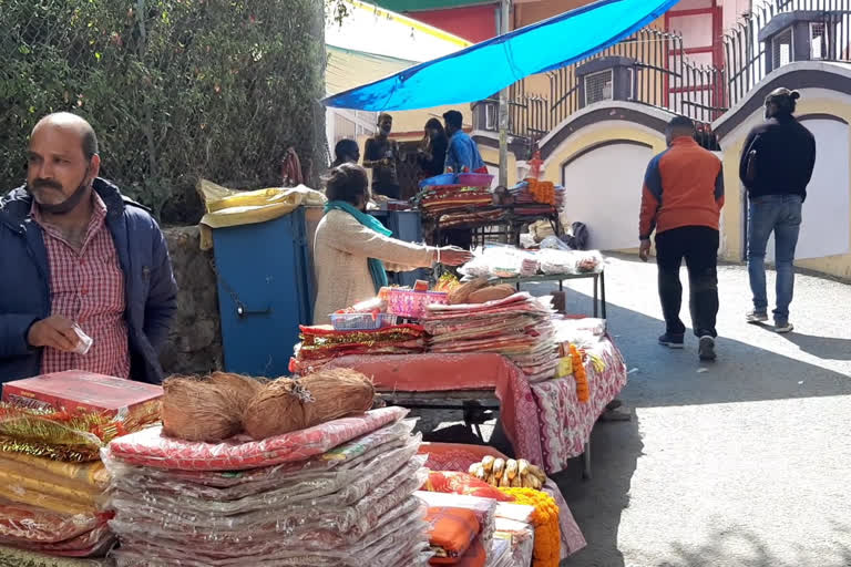 no sale of street vendors outside kalibari temple shimla