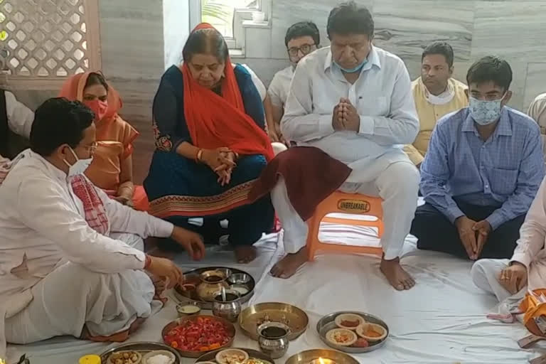 gyanchand gupta visit Mata Mansa Devi temple