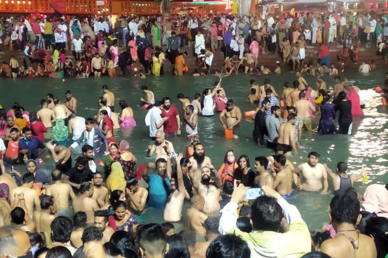 Devotees participate in third 'Shahi Snan' in Haridwar