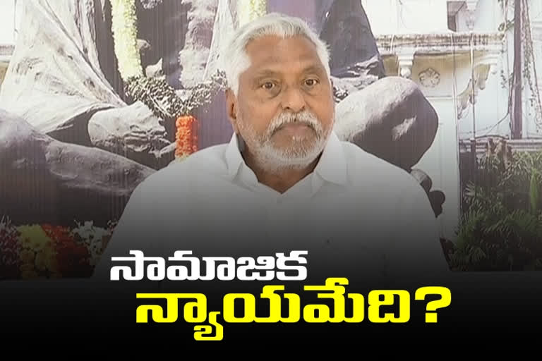 వారికి కనీసం రూ.5 వేలు ఇవ్వాలి: జీవన్‌రెడ్డి