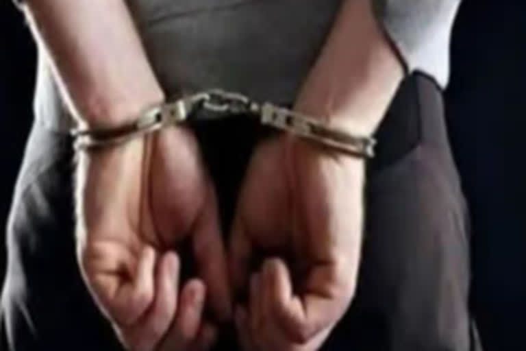 Militant  Over Ground Workers  Kashmir  Militant arrested in south Kashmir's Kulgam  OGWs arrested in south Kashmir's Kulgam  9 Rashtriya Rifles  കശ്‌മീരിൽ നിന്ന് തീവ്രവാദിയെയും സഹായികളെയും പിടികൂടി  കുൽഗാം  ബൊഗുണ്ട്‌-കുൽഗാം