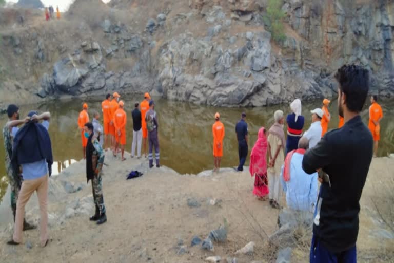 dead-body-of-youth-found-in-closed-mine-of-hazaribagh