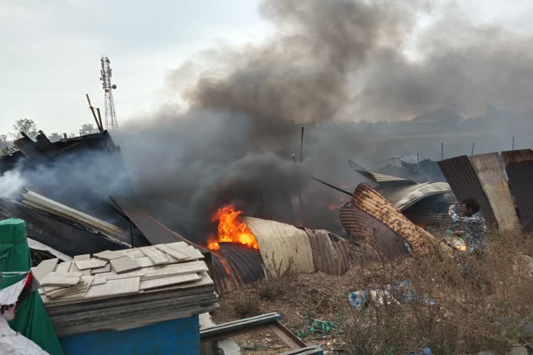 Fracture warehouse caught fire in Meghnagar of Jhabua