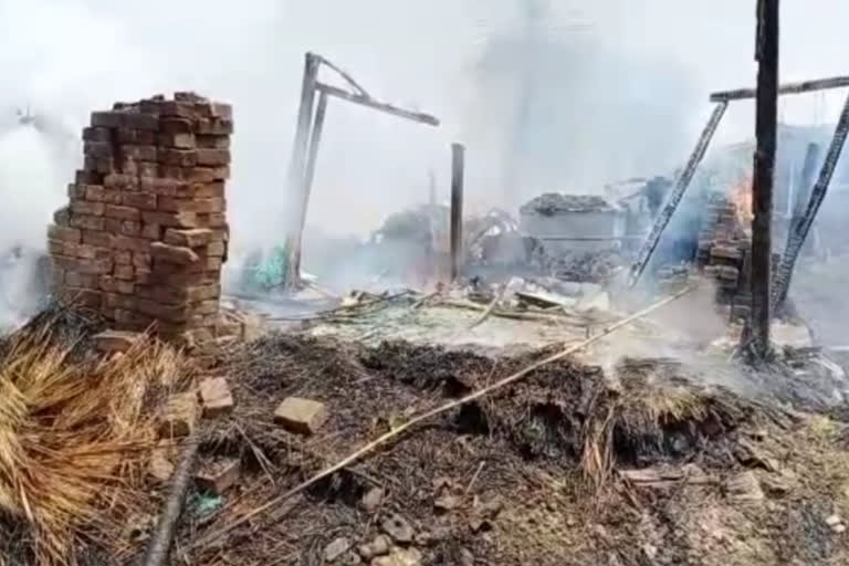 fifteen houses burnt due to short circuit in Munger