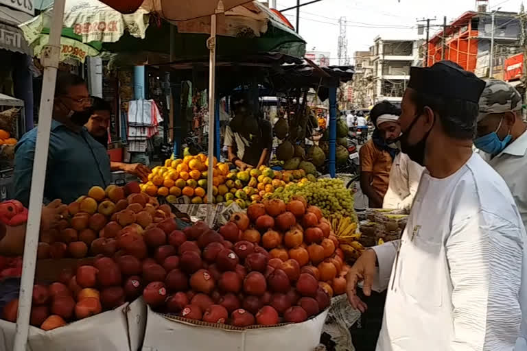 رمضان اور نوراتری کے پیش نظر پھلوں کی قیمت میں اضافہ