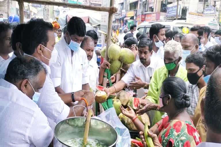 அதிமுக நீர்மோர்‌பந்தல்  மயிலாடுதுறையில் நீர் பந்தல் திறப்பு  அதிமுக நீர் பந்தல்  மயிலாடுதுறை பேருந்து நிலையம்  Mayiladuthurai Bus Stand  ADMK Neermoore Panthal opening in Mayiladuthurai  Neermoore Panthal  ADMK Neermoore Panthal