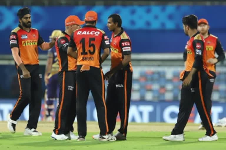 SUNRISERS HYDERABAD BEAT ROYAL CHALLENGERS BANGALORE