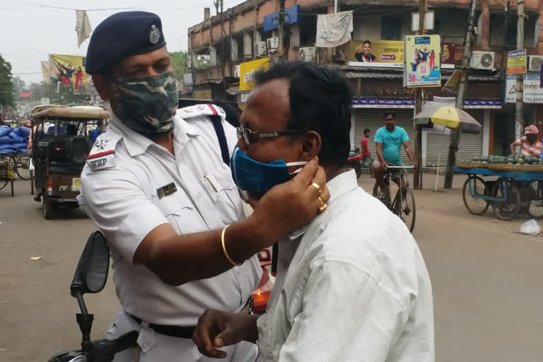 Police campaign in Durgapur to make people aware about Corona