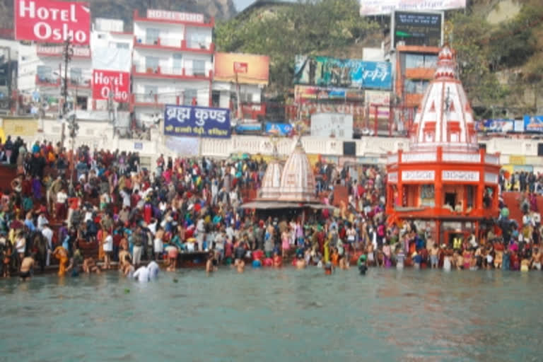 Kumbh Mela  1,700 test positive for COVID-19 in Kumbh Mela  kumbh mela covid-19 hotspot  many test positive at kumbh mela  കുംഭമേള  കുംഭമേളയില്‍ പങ്കെടുത്ത 1,701 പേര്‍ക്ക് കൊവിഡ്  കനത്ത ആശങ്ക