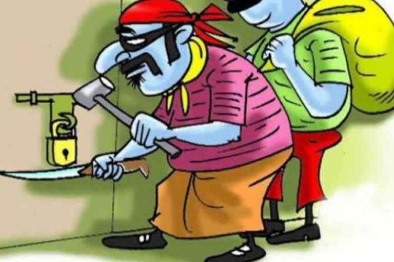 burglars-steal-in-a-closed-house-in-bagwara-of-rudrapur