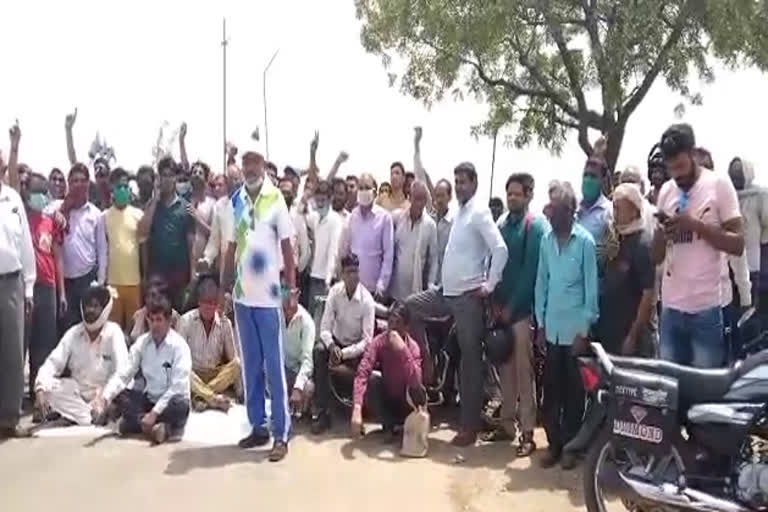 workers protest in bharatpur,  titagarh company